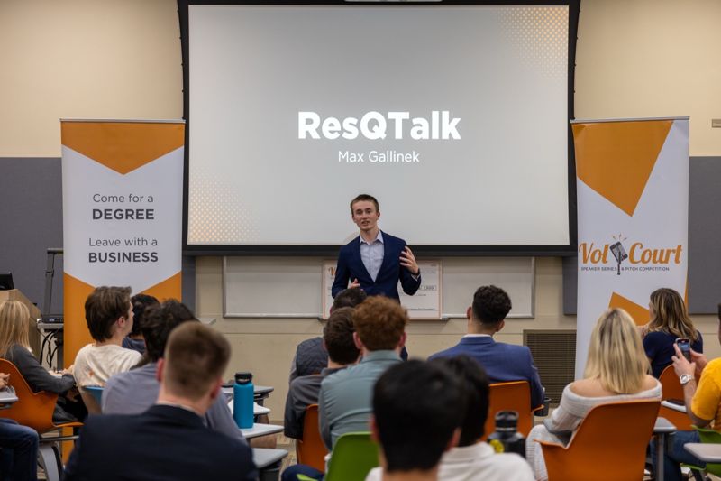Max Gallinek pitching ResQTalk at a UT venture pitch night